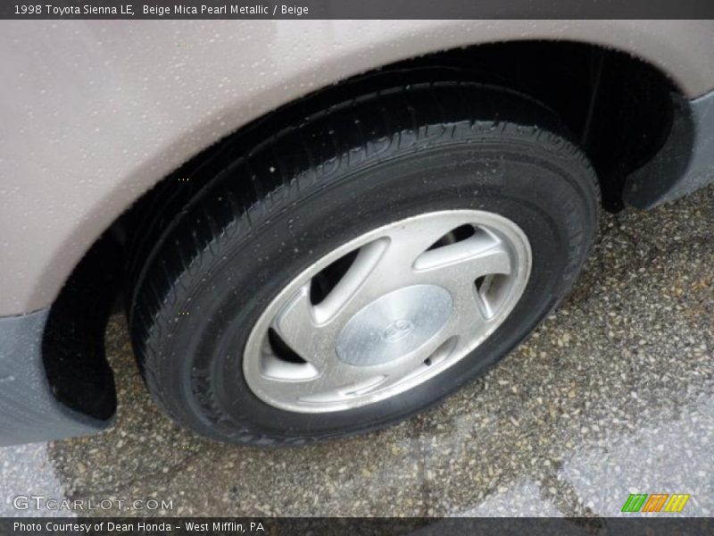 Beige Mica Pearl Metallic / Beige 1998 Toyota Sienna LE