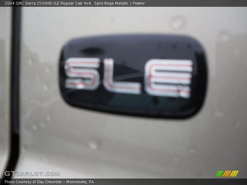 Sand Beige Metallic / Pewter 2004 GMC Sierra 2500HD SLE Regular Cab 4x4