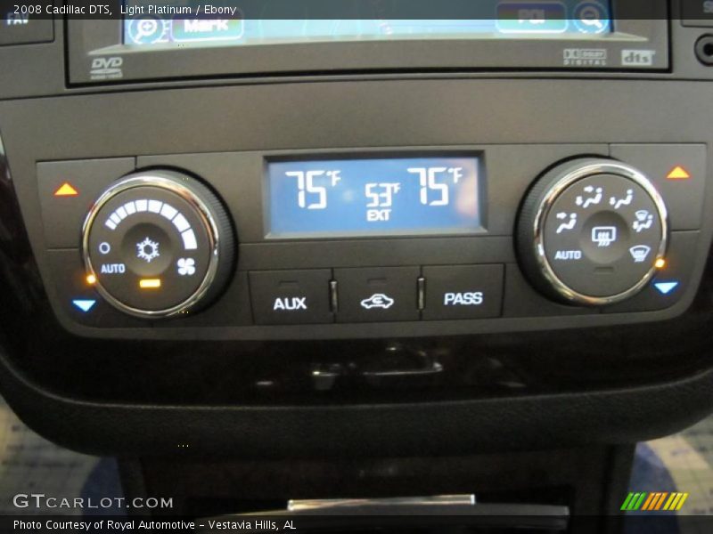 Light Platinum / Ebony 2008 Cadillac DTS