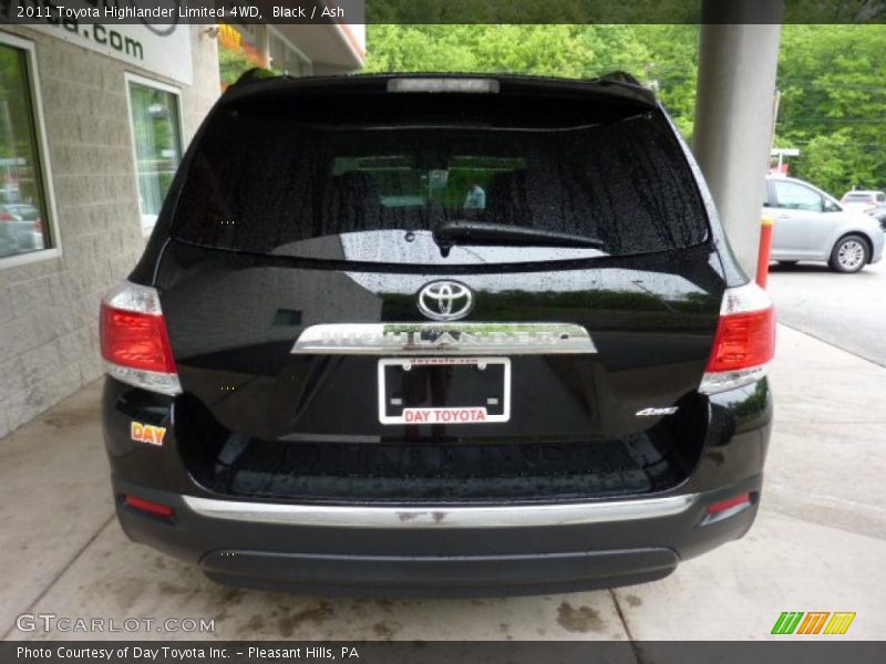 Black / Ash 2011 Toyota Highlander Limited 4WD