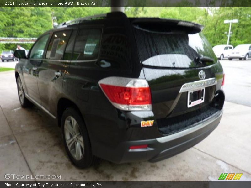 Black / Ash 2011 Toyota Highlander Limited 4WD