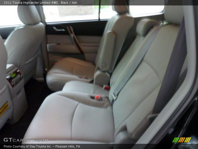 Black / Ash 2011 Toyota Highlander Limited 4WD