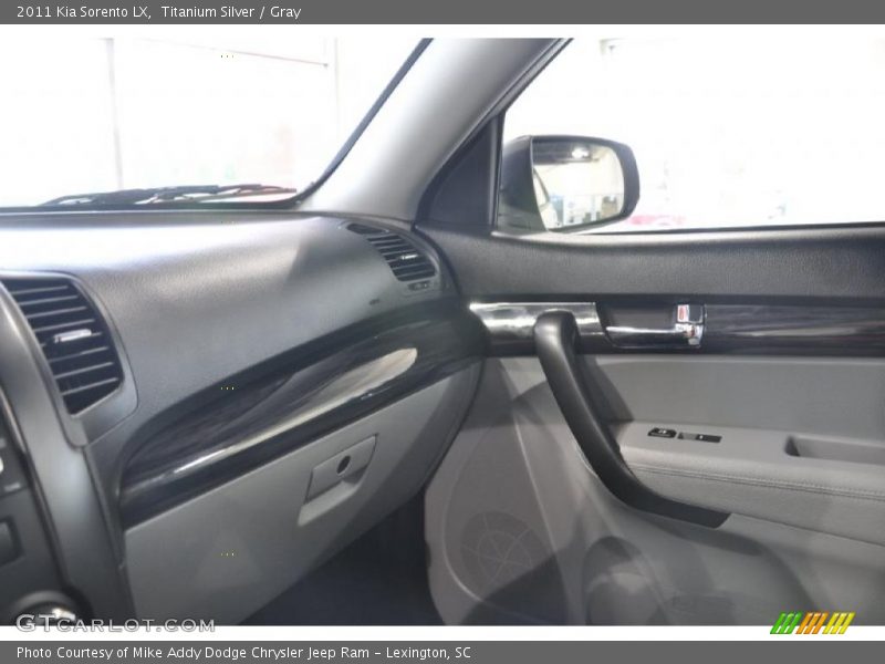 Titanium Silver / Gray 2011 Kia Sorento LX