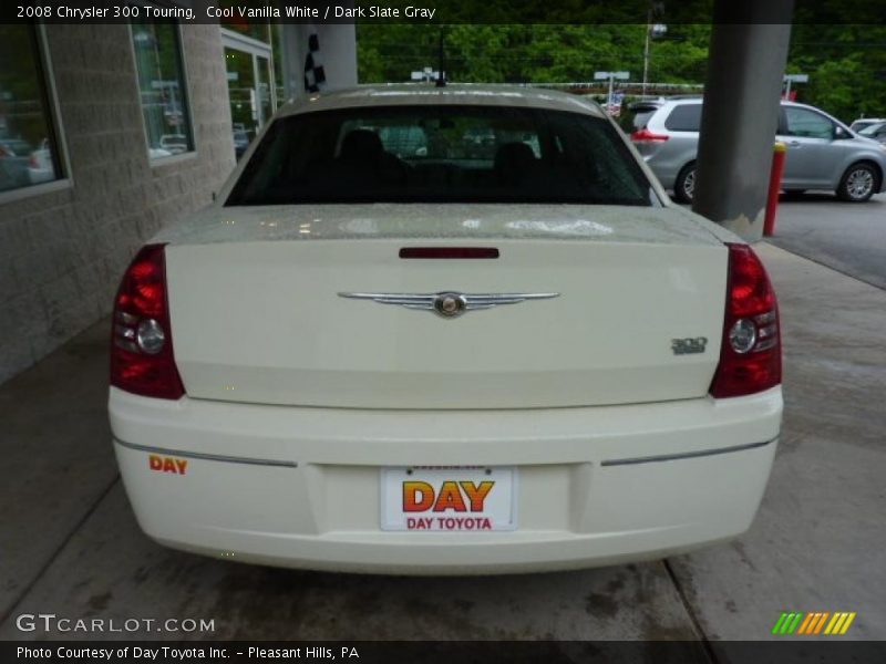 Cool Vanilla White / Dark Slate Gray 2008 Chrysler 300 Touring