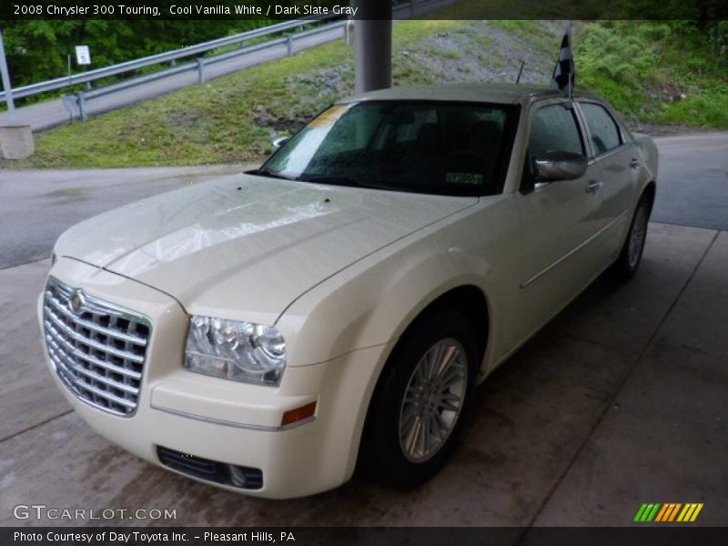 Cool Vanilla White / Dark Slate Gray 2008 Chrysler 300 Touring