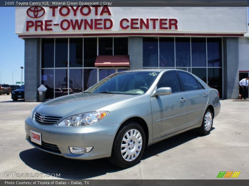 Mineral Green Opalescent / Gray 2005 Toyota Camry XLE
