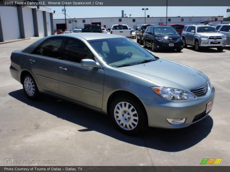Mineral Green Opalescent / Gray 2005 Toyota Camry XLE