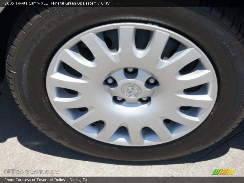 Mineral Green Opalescent / Gray 2005 Toyota Camry XLE