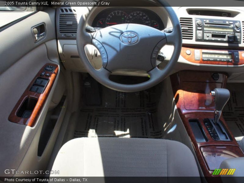 Mineral Green Opalescent / Gray 2005 Toyota Camry XLE