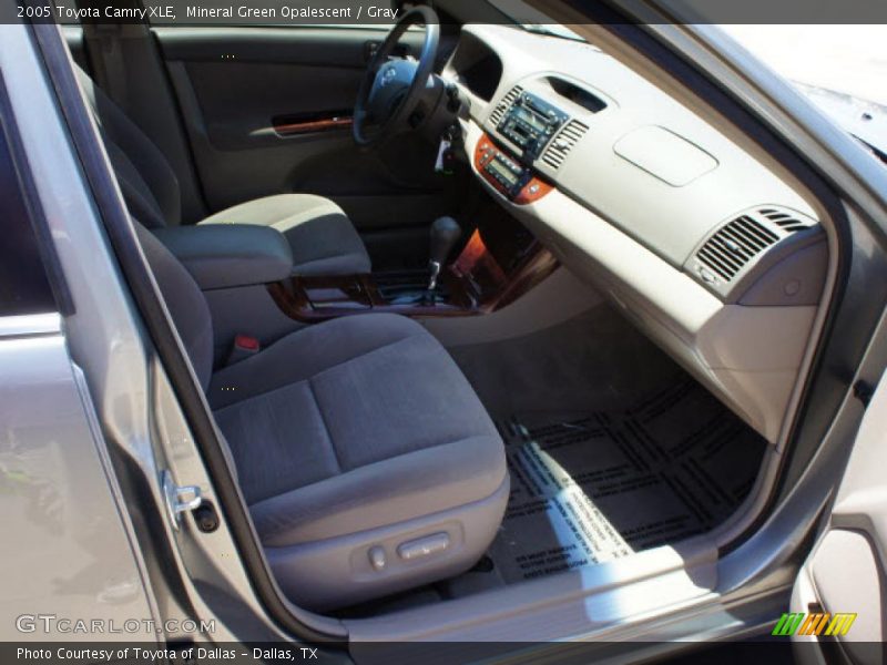 Mineral Green Opalescent / Gray 2005 Toyota Camry XLE