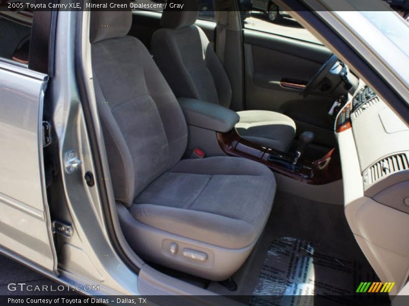 Mineral Green Opalescent / Gray 2005 Toyota Camry XLE