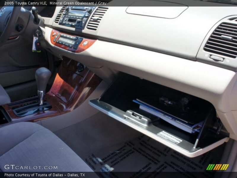 Mineral Green Opalescent / Gray 2005 Toyota Camry XLE