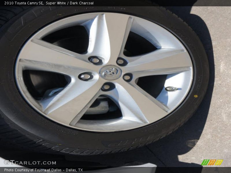 Super White / Dark Charcoal 2010 Toyota Camry SE