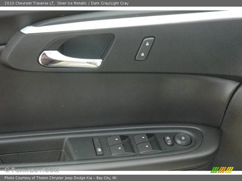 Silver Ice Metallic / Dark Gray/Light Gray 2010 Chevrolet Traverse LT
