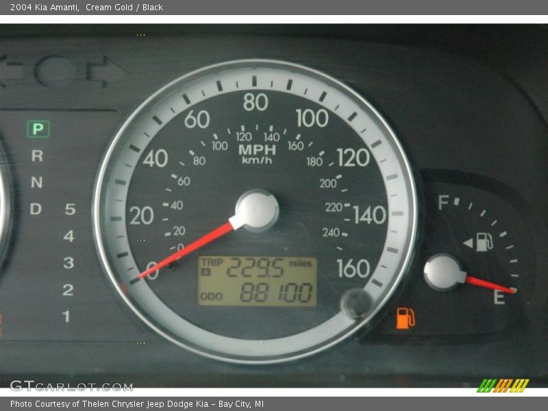 Cream Gold / Black 2004 Kia Amanti