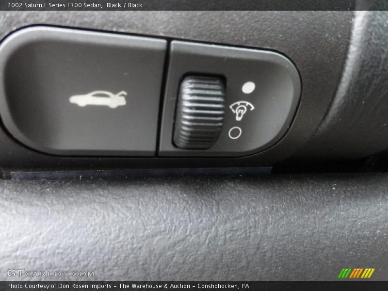 Black / Black 2002 Saturn L Series L300 Sedan