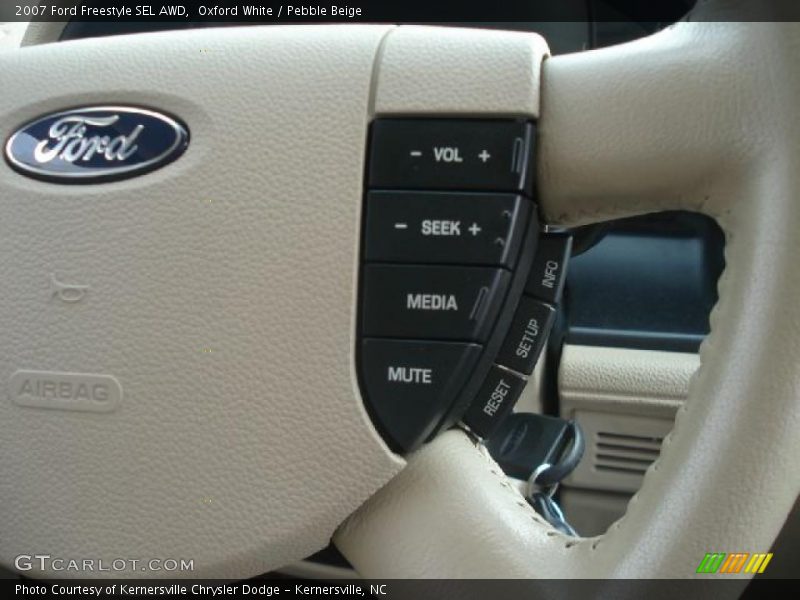 Oxford White / Pebble Beige 2007 Ford Freestyle SEL AWD