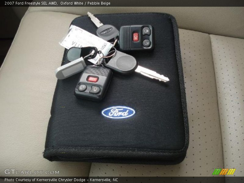 Oxford White / Pebble Beige 2007 Ford Freestyle SEL AWD