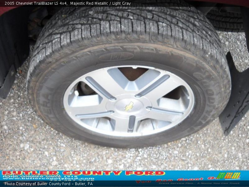 Majestic Red Metallic / Light Gray 2005 Chevrolet TrailBlazer LS 4x4