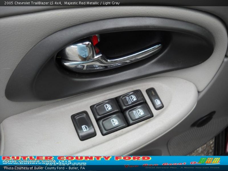 Majestic Red Metallic / Light Gray 2005 Chevrolet TrailBlazer LS 4x4