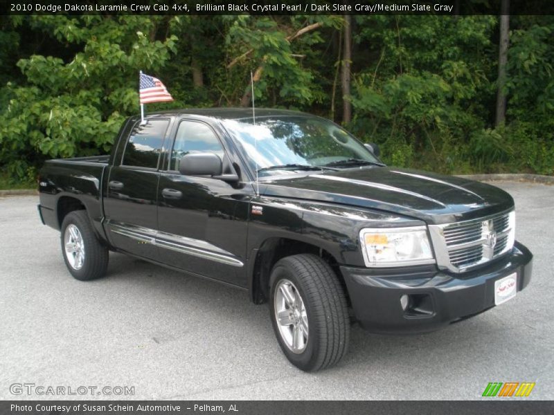 Front 3/4 View of 2010 Dakota Laramie Crew Cab 4x4