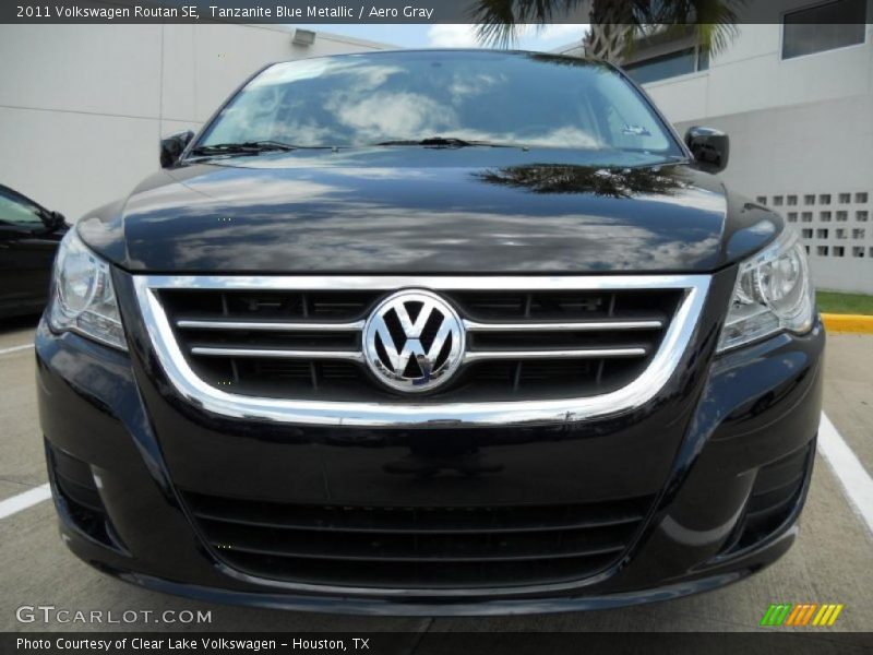 Tanzanite Blue Metallic / Aero Gray 2011 Volkswagen Routan SE
