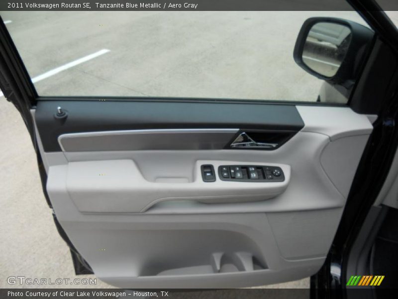 Tanzanite Blue Metallic / Aero Gray 2011 Volkswagen Routan SE