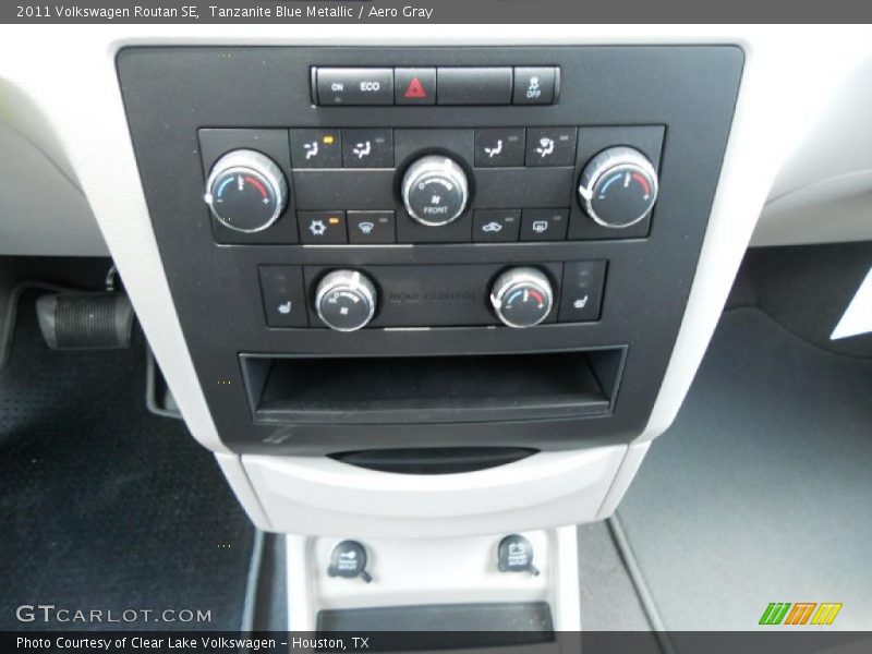 Tanzanite Blue Metallic / Aero Gray 2011 Volkswagen Routan SE