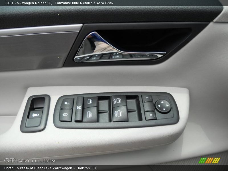Tanzanite Blue Metallic / Aero Gray 2011 Volkswagen Routan SE
