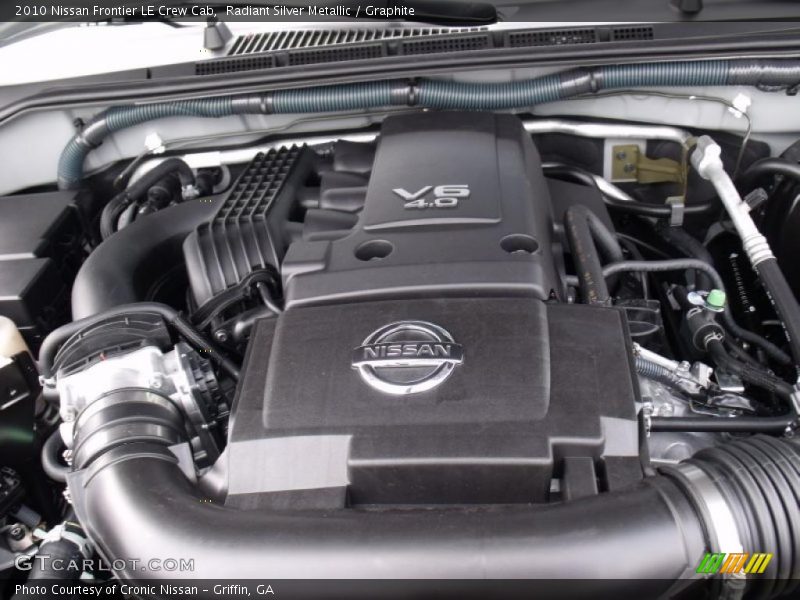 Radiant Silver Metallic / Graphite 2010 Nissan Frontier LE Crew Cab