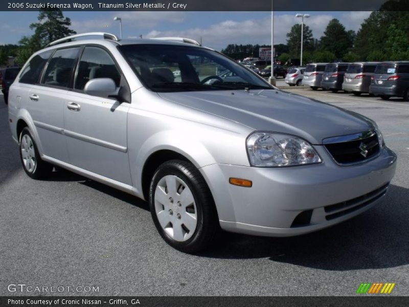 Front 3/4 View of 2006 Forenza Wagon