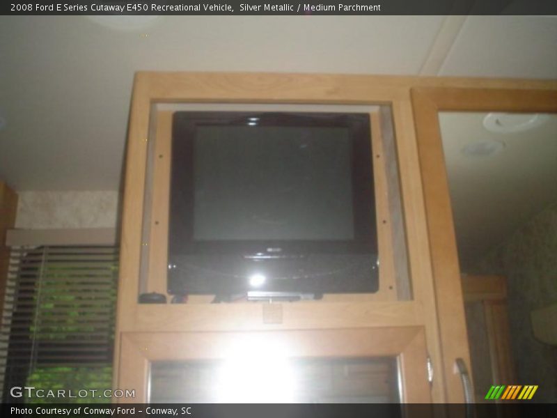 Silver Metallic / Medium Parchment 2008 Ford E Series Cutaway E450 Recreational Vehicle