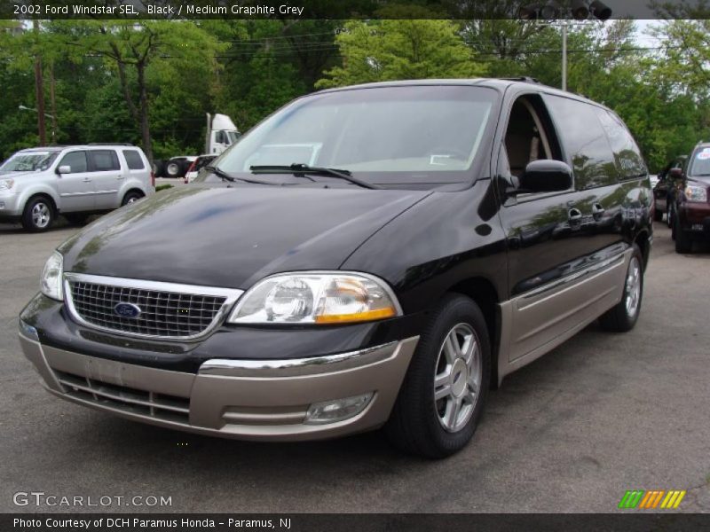 Front 3/4 View of 2002 Windstar SEL
