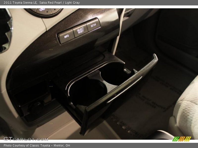 Salsa Red Pearl / Light Gray 2011 Toyota Sienna LE