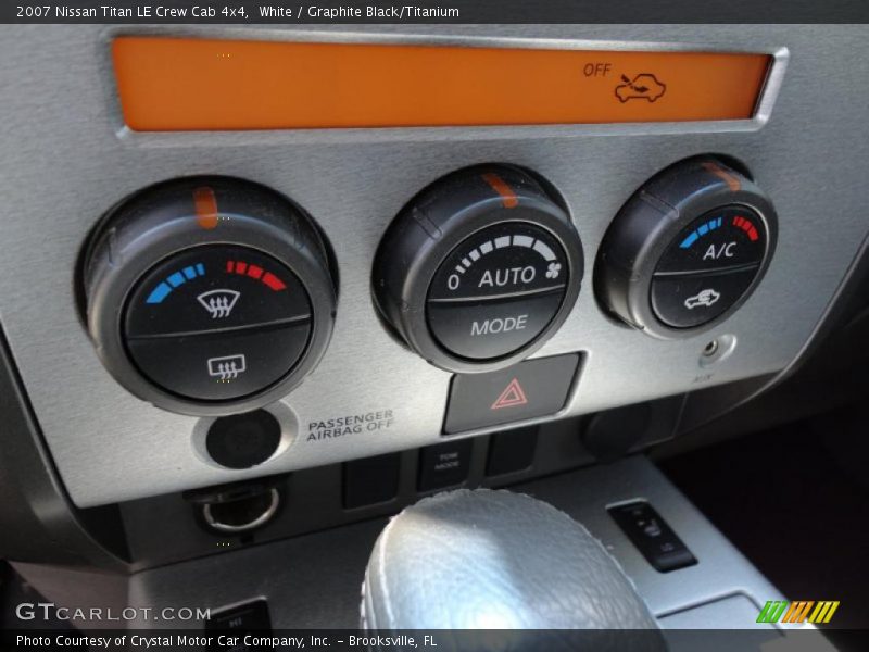 Controls of 2007 Titan LE Crew Cab 4x4