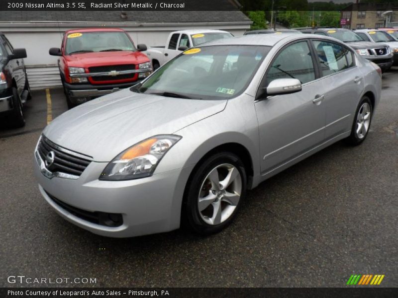 Front 3/4 View of 2009 Altima 3.5 SE