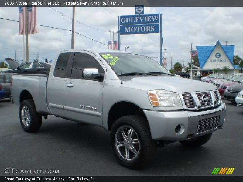 Radiant Silver / Graphite/Titanium 2005 Nissan Titan SE King Cab