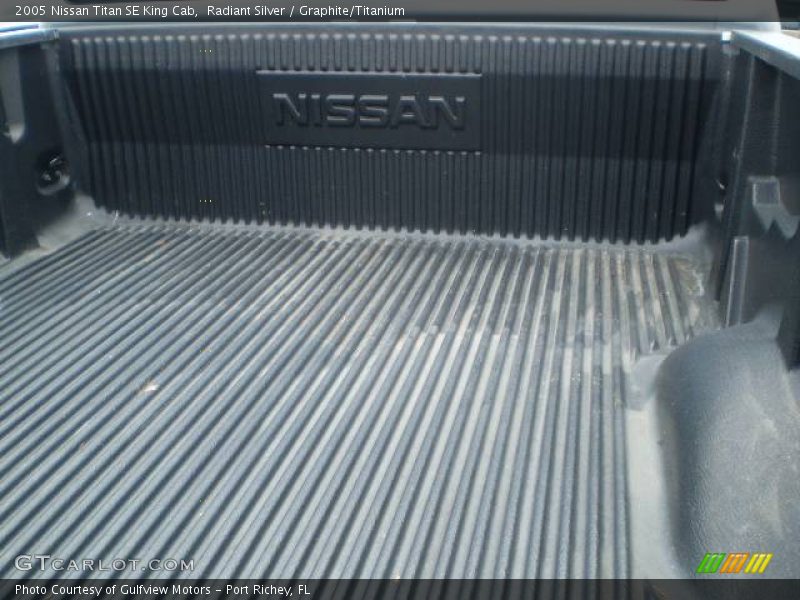 Radiant Silver / Graphite/Titanium 2005 Nissan Titan SE King Cab
