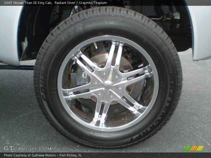 Radiant Silver / Graphite/Titanium 2005 Nissan Titan SE King Cab