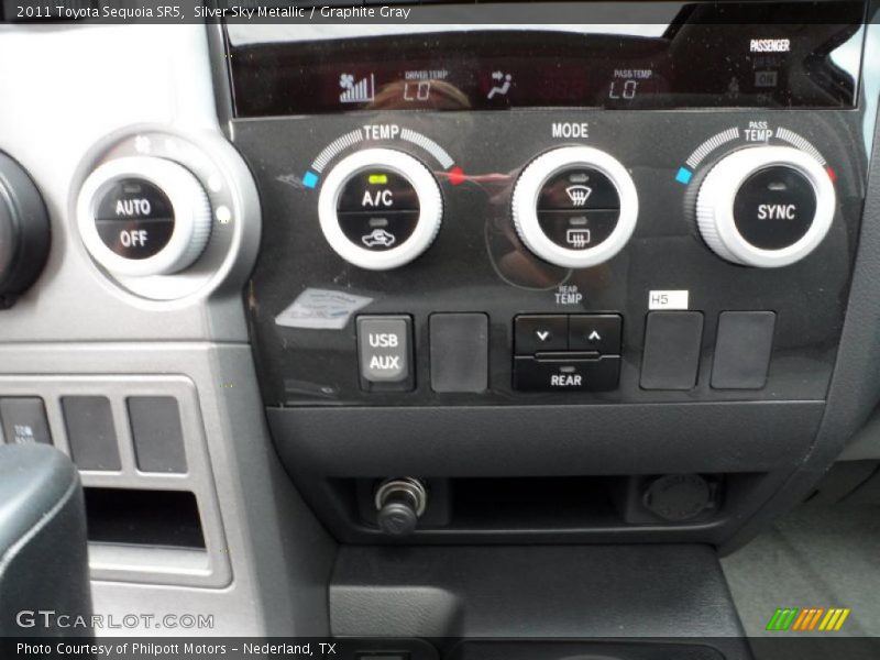 Controls of 2011 Sequoia SR5