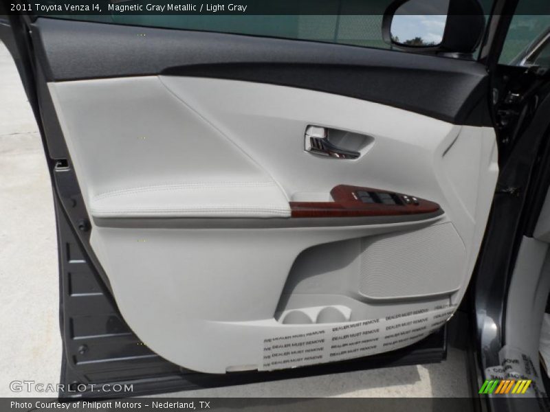Magnetic Gray Metallic / Light Gray 2011 Toyota Venza I4