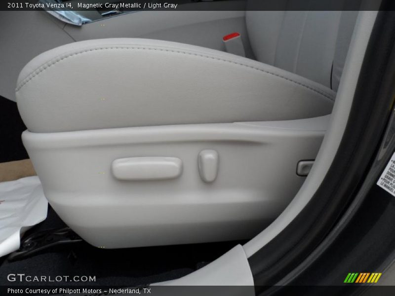Magnetic Gray Metallic / Light Gray 2011 Toyota Venza I4