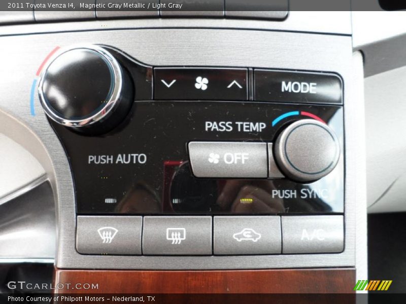 Magnetic Gray Metallic / Light Gray 2011 Toyota Venza I4