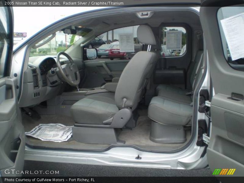 Radiant Silver / Graphite/Titanium 2005 Nissan Titan SE King Cab