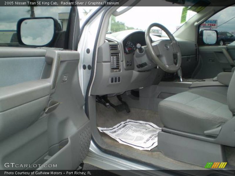 Radiant Silver / Graphite/Titanium 2005 Nissan Titan SE King Cab