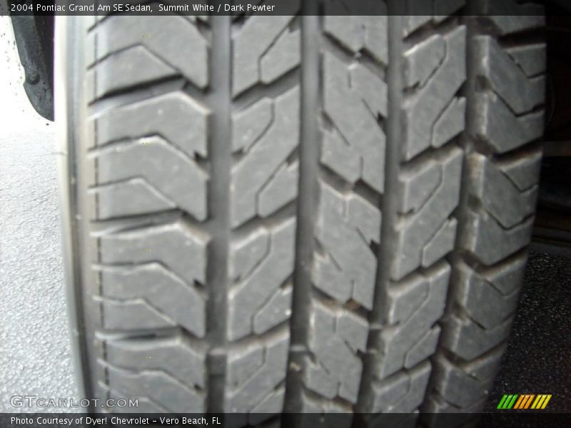 Summit White / Dark Pewter 2004 Pontiac Grand Am SE Sedan