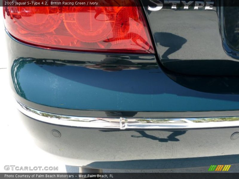 British Racing Green / Ivory 2005 Jaguar S-Type 4.2