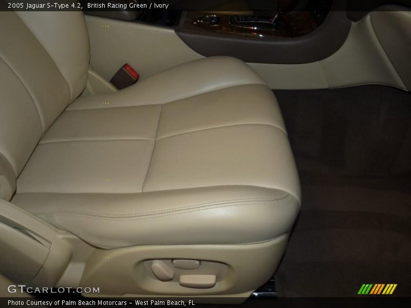 British Racing Green / Ivory 2005 Jaguar S-Type 4.2