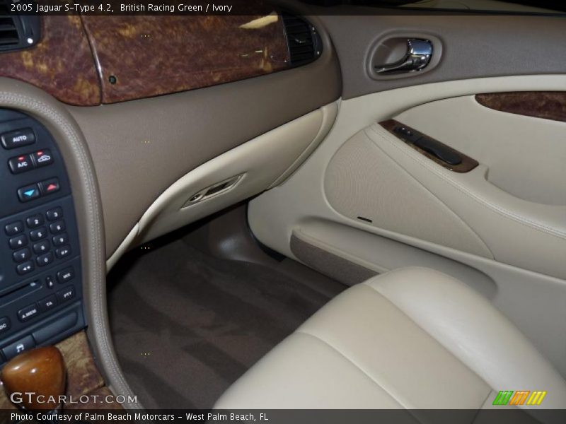 British Racing Green / Ivory 2005 Jaguar S-Type 4.2