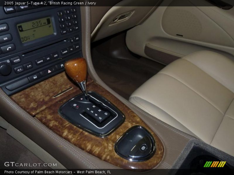 British Racing Green / Ivory 2005 Jaguar S-Type 4.2
